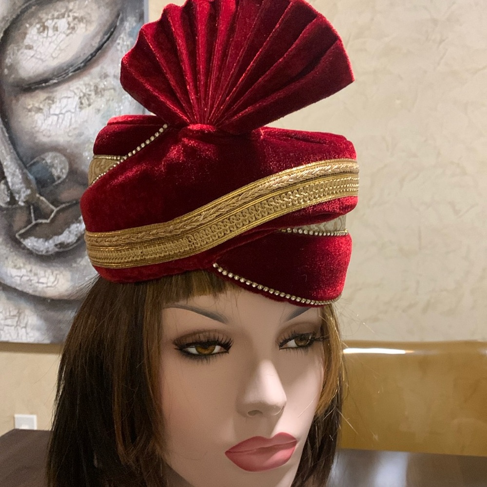 BEAUTIFUL Men’s Deep Red Velvet/ Indian groom /wedding/ turban /SAFA head piece - Picture 2 of 9